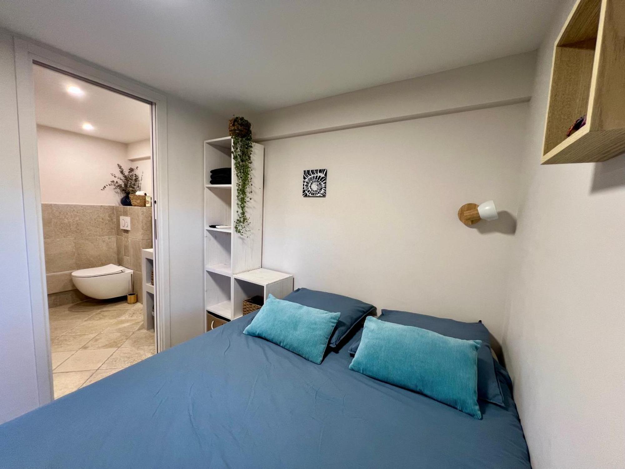 With Private Car Park And Air Con Apartment *
