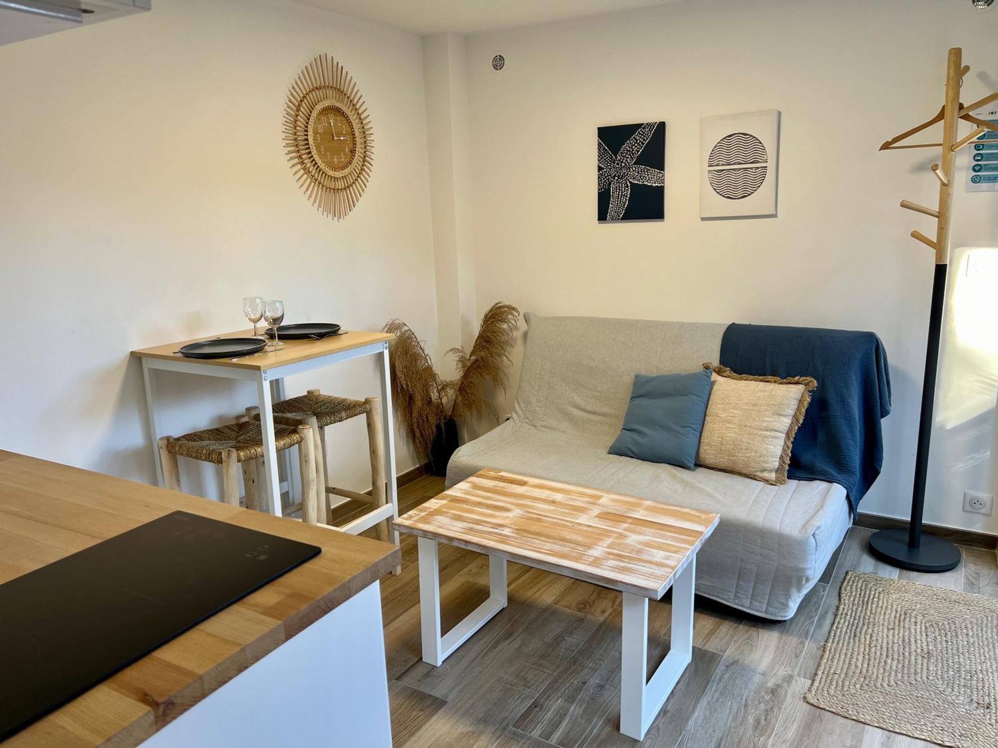 With Private Car Park And Air Con Apartment *