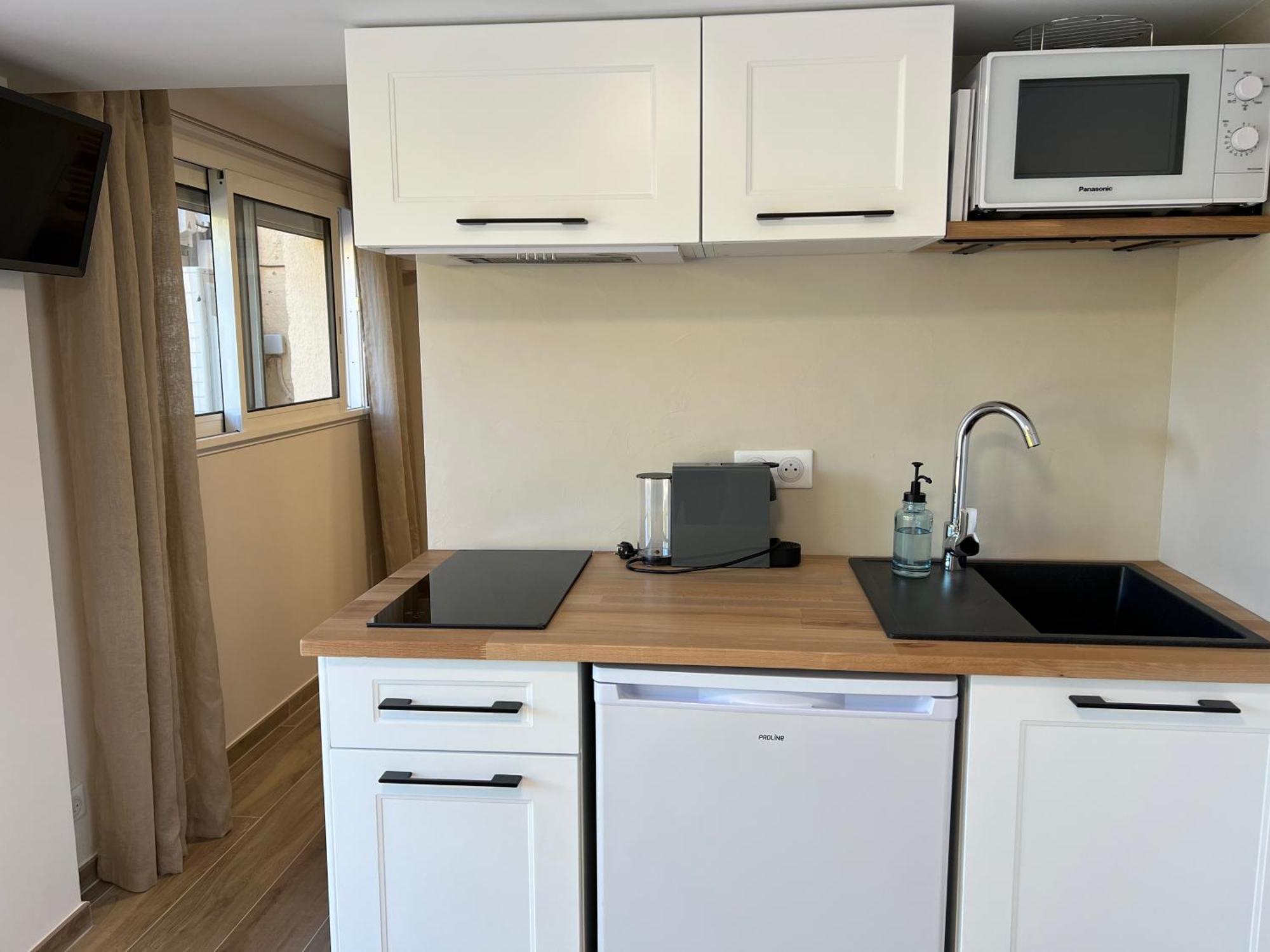 Appartement With Private Car Park And Air Con *